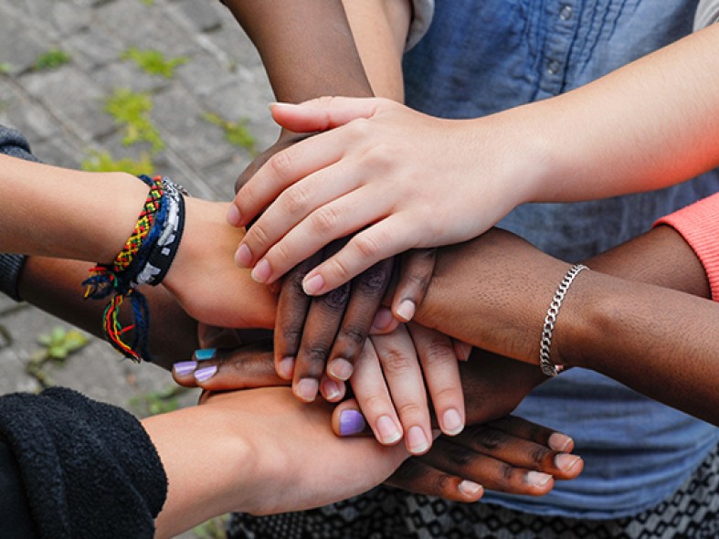 AdobeStock 155441806 Haende S 6 7 low