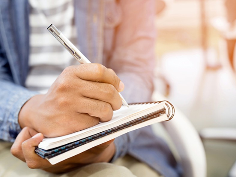 AdobeStock 175743753 Notizen  S9 17 low